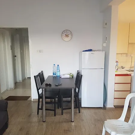Modern Mackenzie Beach شقة لارنكا